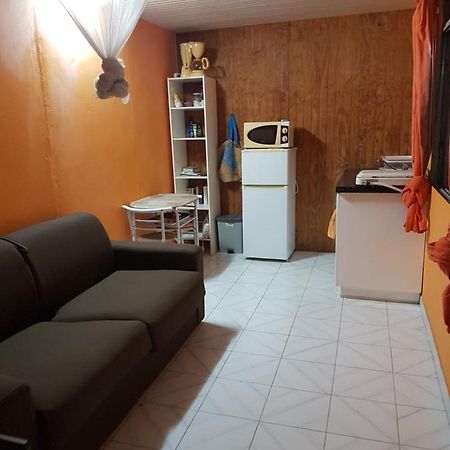 Petit Studio Bateliere Schoelcher Luaran gambar